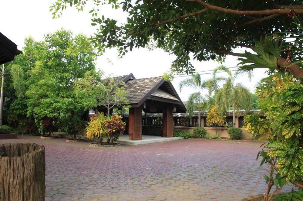 Heuan Parittapa Lanna Resort Baan Tawai Chiang Mai Exterior photo